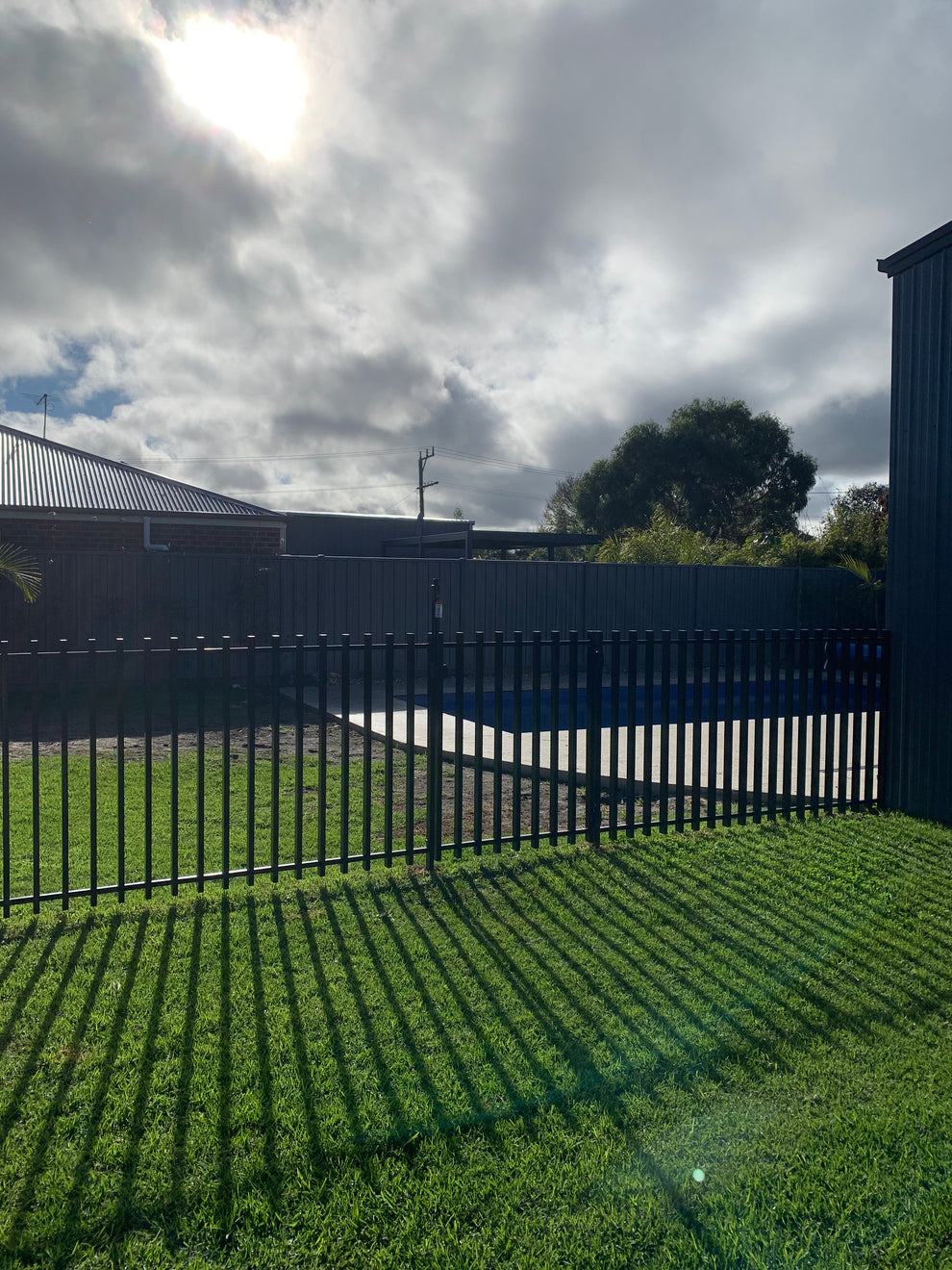 BARR Batten Fencing Installation Victoria | Floating Batten Look ...