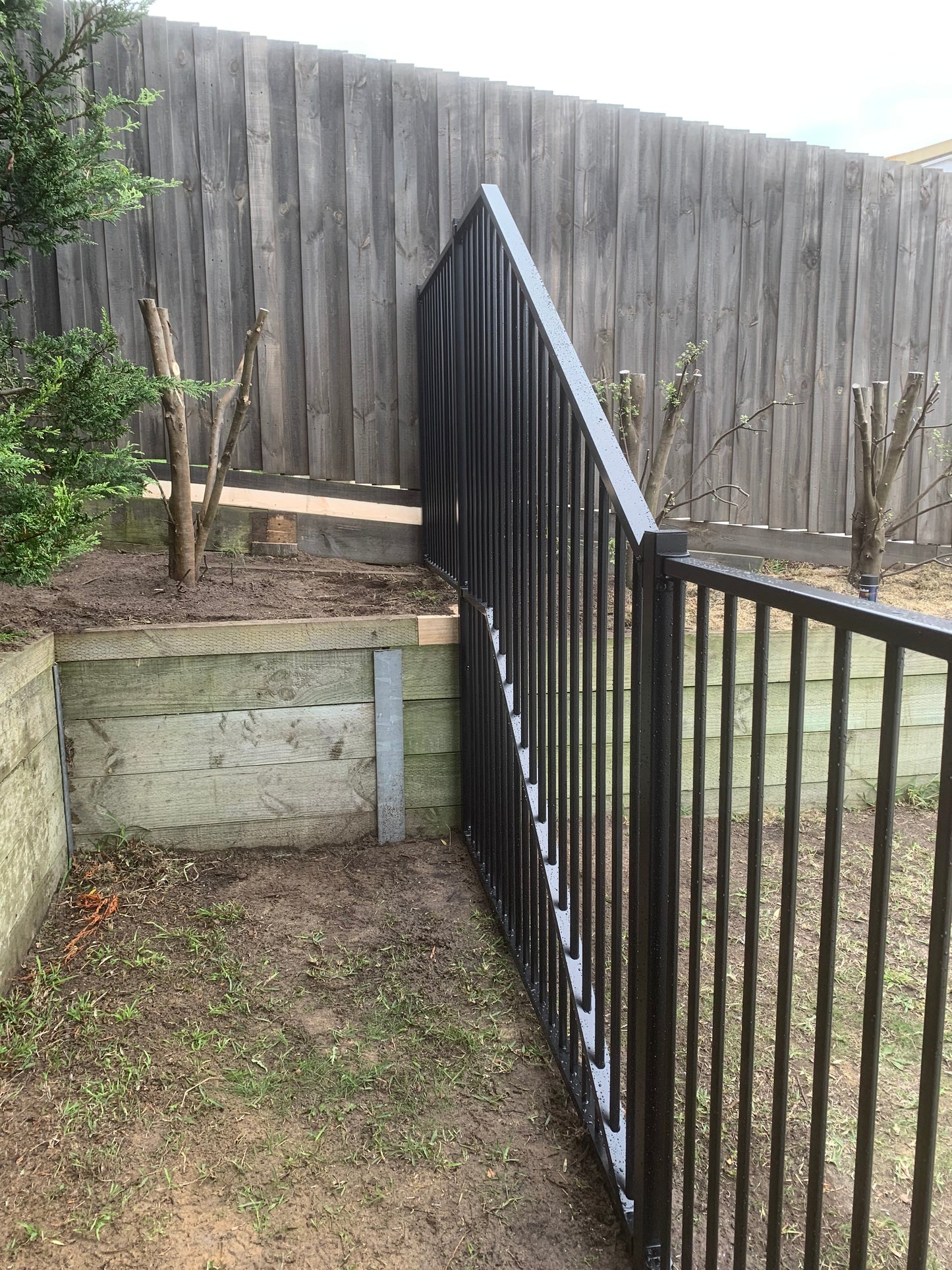 CUSTOM FENCING - INSTALL