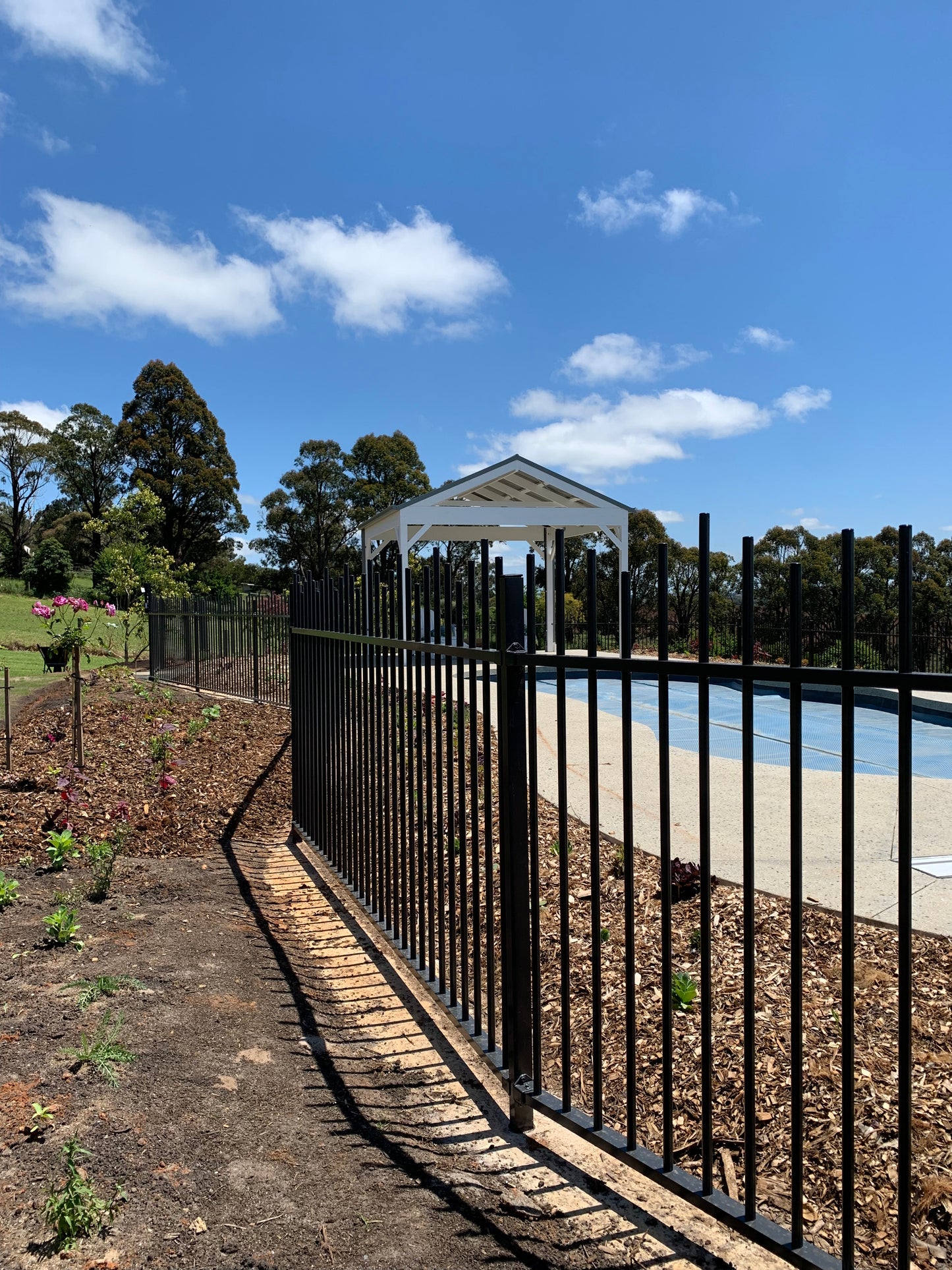 CUSTOM FENCING - INSTALL