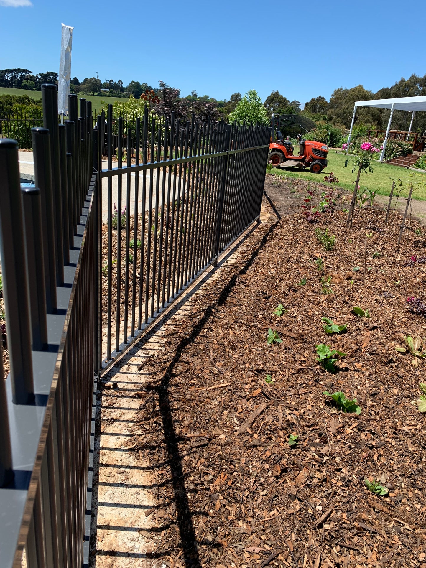 CUSTOM FENCING - INSTALL